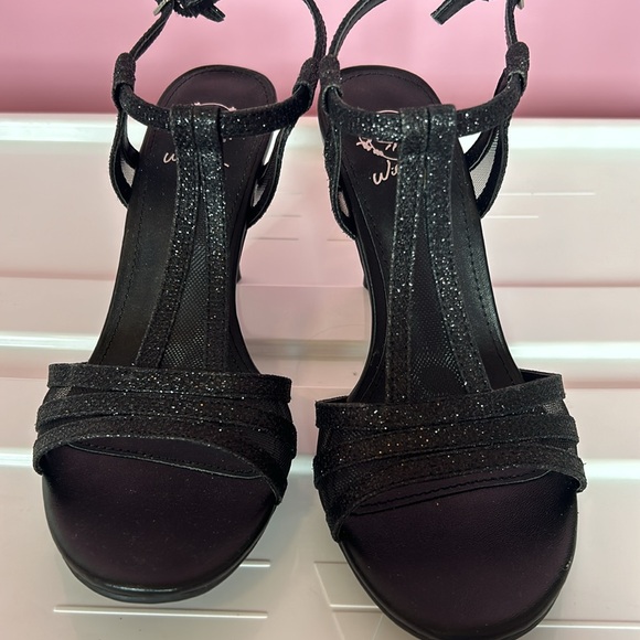 Black strappy sandals - Picture 2 of 4